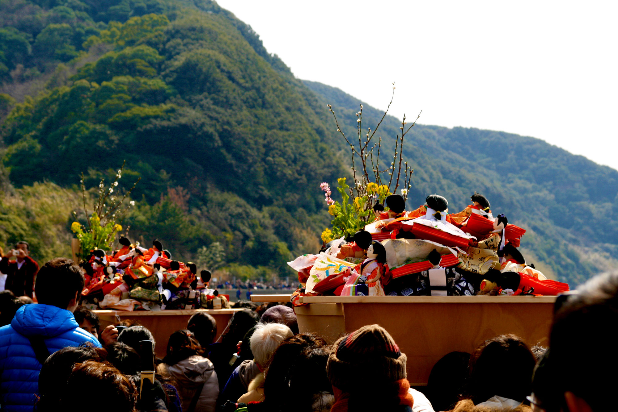 Hina Nagashi is carried out in Awashima Shrineの写真