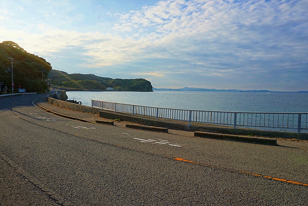 The view across Yunohama and through Nakano Passの写真